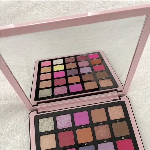 Anastasia Beverly Hills Norvina Pro Pigment Palette Vol. 4 - Picture 2 of 8